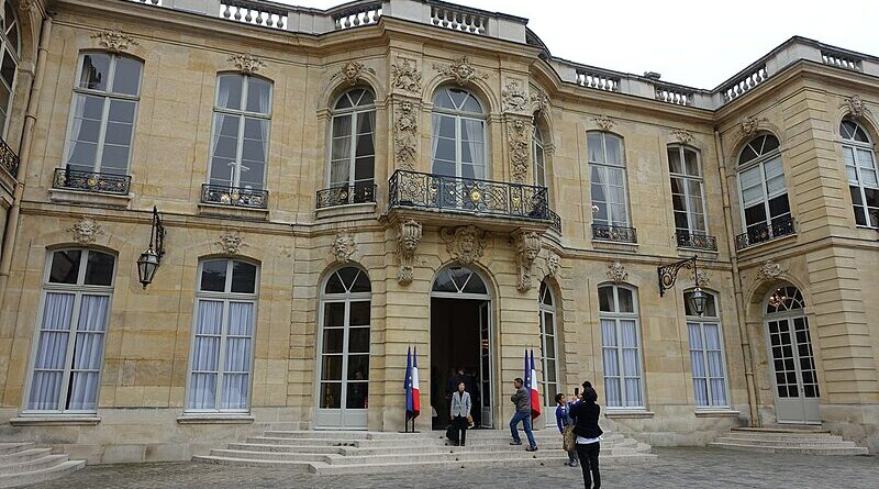 Les Insoumis à l'assaut de Matignon.